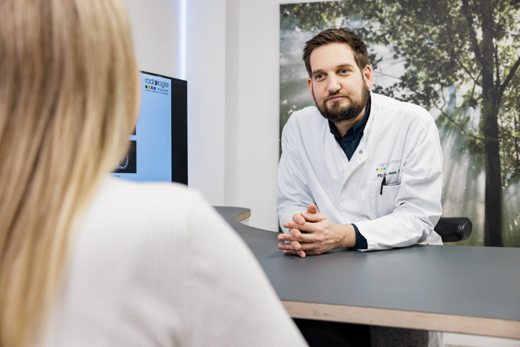 Besprechung eines Bestrahlungsplans mit Dr. med. Habl