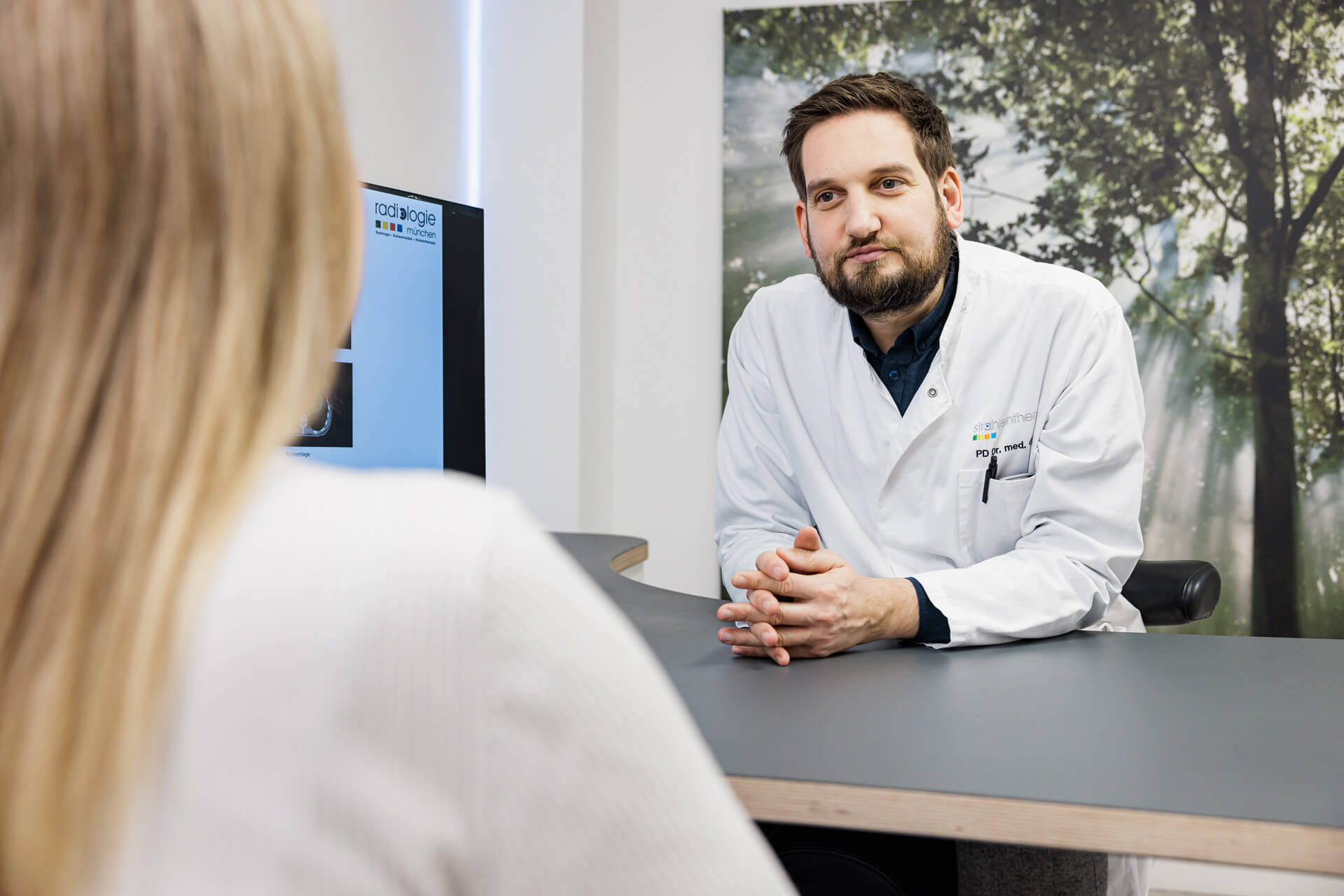 Besprechung eines Bestrahlungsplans mit Dr. med. Habl