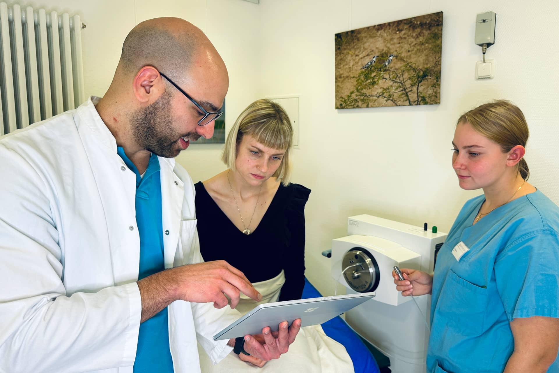 Nachbesprechung beim Afterloading bei einer Brachytherapie während einer Strahlentherapie Nachbesprechung bei einer Brachytherapie
