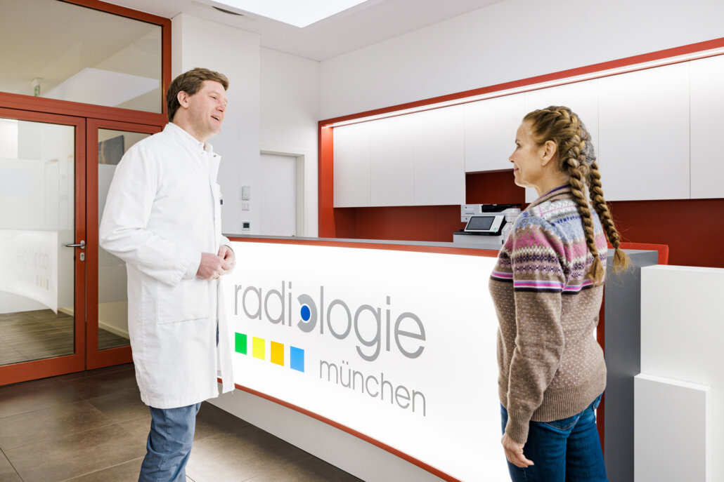 Radiologie-Grosshadern-Prof-Johnson-neue-Mitarbeiterin Prof. Dr. med. Johnson begrüßt am Standort Großhadern eine neue Mitarbeiterin