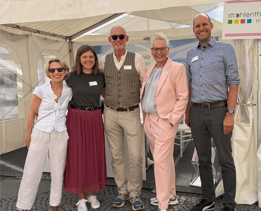 Team der Radiologie München am Stand zum Brustkrebs-Aktionstag